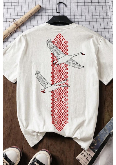 Spoyi Red Heritage Bird Tasarımlı %100 Pamuk Yarım Oversize Beyaz T-shirt Spoyi Red Heritage Bird Tasarımlı %100 Pamuk Yarım Oversize Beyaz T-shirt