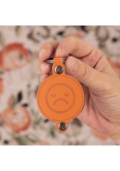 Doodle Desenli İsme Özel Deri Anahtarlık, Özel Gün Hediyesi, Sad Smiley Desenli Anahtarlık