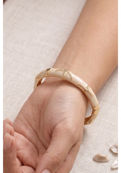Yıldız Desenli Kelepçe Çelik Bileklik Gold