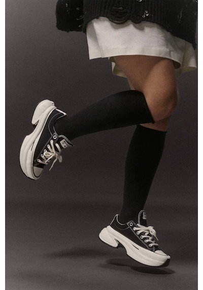 Converse Kalın Tabanlı Sneaker Ayakkabı Kadın Ayakkabı A18465c 001 Siyah-beyaz SİYAH-BEYAZ Converse Kalın Tabanlı Sneaker Ayakkabı Kadın Ayakkabı A18465c 001 Siyah-beyaz SİYAH-BEYAZ