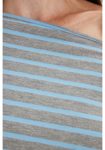 Tudors Kadın Regular Fit Klasik Kesim Asimetrik Yaka Yarasa Kol Çizgili Likralı Mavi Viskon Crop Bluz-52830