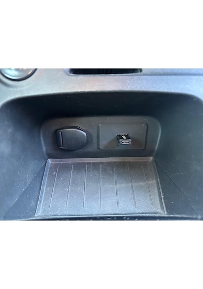Renault Clio 4 Captur Usb Bağlantı Kapağı / Aksesuar Kapağı / Priz Kapağı 1