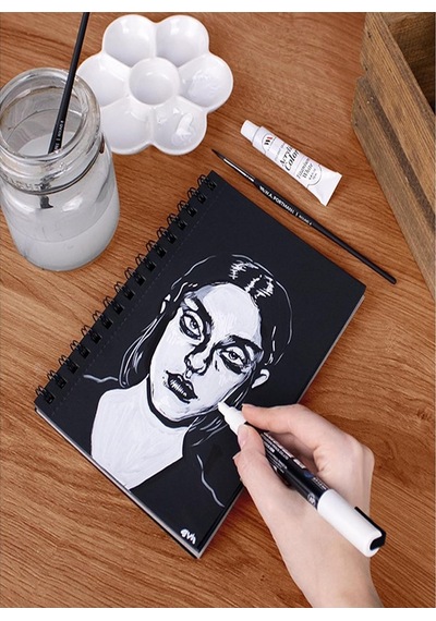 Telli Siyah Defter A5 40 Yaprak Eskiz Fotoğraf Albümü Simli Bant Sarı Beyaz Kurşun Jel Kalem Sigi Kalemtarş Hamur Silgi