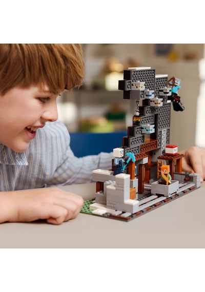 LEGO® Minecraft® Kazma Madeni 21277 - 8 Yaş ve Üzeri Çocuklar için Video Oyunu Temalı, Dekoratif Yaratıcı Oyuncak Yapım Seti (530 Parça)