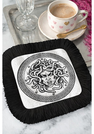 Mitolojik Medusa Desenli Püsküllü Sunum Peçetesi - Yunan Bohem Siyah Beyaz Bardak Altlığı Mendil Açık Gece Vizon Mitolojik Medusa Desenli Püsküllü Sunum Peçetesi - Yunan Bohem Siyah Beyaz Bardak Altlığı Mendil Açık Gece Vizon