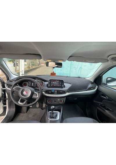 2015-2020 Modellerine Uygun Fiat Egea Ekranlı Torpido Koruma Halısı Siyah Kenar Renk Siyah