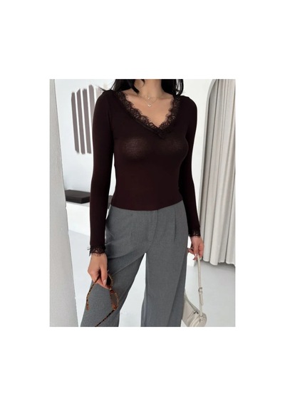 Butik İstanbul Dantel Detaylı V Yaka Arkası V Yaka Kaşmir Dokulu Uzun Kollu Bluz - Vişne Çürüğü Butik İstanbul Dantel Detaylı V Yaka Arkası V Yaka Kaşmir Dokulu Uzun Kollu Bluz - Vişne Çürüğü