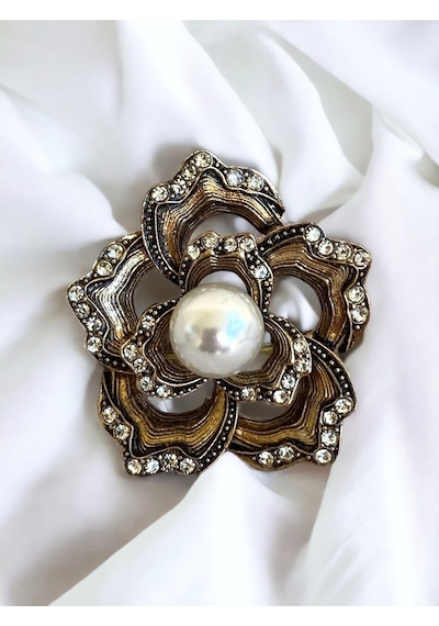 Kristal Taşlı Küçük Çiçek Motif Broş Beyaz