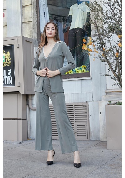 Kadın İpeksi Esnek Modal Kumaş V Yaka Uzun Kol Omuz Aksesuarlı Düğmeli Uzun Blazer Ceket-haki Haki Kadın İpeksi Esnek Modal Kumaş V Yaka Uzun Kol Omuz Aksesuarlı Düğmeli Uzun Blazer Ceket-haki Haki