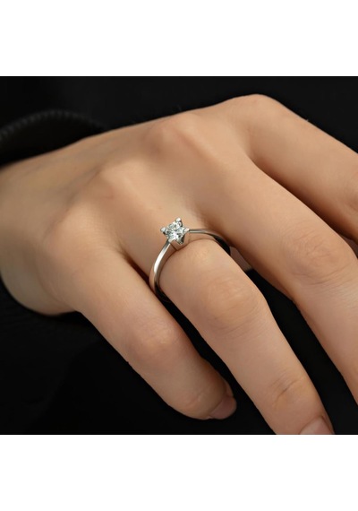 4 Tırnaklı Swarovski Taşlı 925 Gümüş Tektaş Yüzük