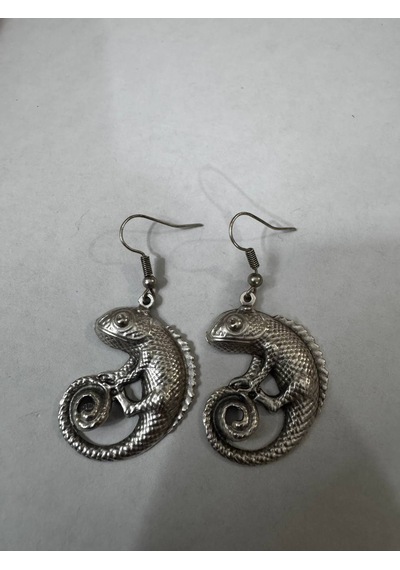 Spiral Chameleon Bukalemun Figürlü Eskitme Gümüş Renk Sallantılı Küpe Çok Renkli