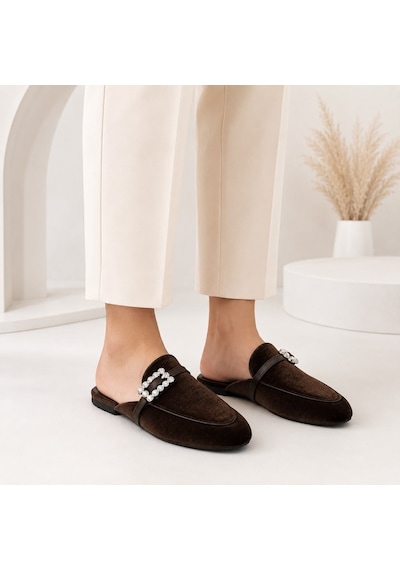 Dabab Shoes Marıgold Kadın Taşlı Tokalı Acı Kahve Kadife Görünümlü Kapalı Burun Düz Taban Mule Terlik Kahverengi