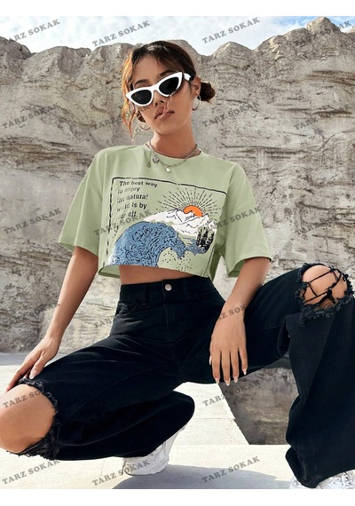 Flood Of Style Crop Ckod-232913 Dalgalı Ve Sloganlı Grafik Düşük Omuz Kısa Nane Yeşili