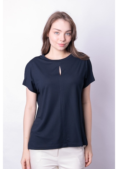 Kadın İpeksi Yumuşak Kumaş Geniş Sıfır Yaka Önü Pencereli Yanları Yırtmaçlı Tshirt Bluz-koyu Lacivert K.lacivert Kadın İpeksi Yumuşak Kumaş Geniş Sıfır Yaka Önü Pencereli Yanları Yırtmaçlı Tshirt Bluz-koyu Lacivert K.lacivert