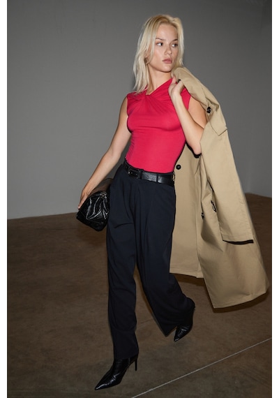 Grımelange Orılenna Kadın Önü Düğüm Detaylı Vücudu Saran Sıfır Kollu Slim Fit Fuşya Bluz Fuşya Grımelange Orılenna Kadın Önü Düğüm Detaylı Vücudu Saran Sıfır Kollu Slim Fit Fuşya Bluz Fuşya