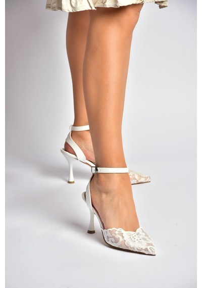 Fox Shoes Y752044206 Beyaz Dantelli İnce Topuklu Kadın Ayakkabı