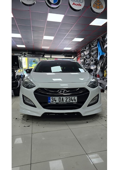 Hyundai İ30 Beyaz Renk Boyalı Ön Custom Tampon Eki Karlık Plastik Boya Kodu Tcw
