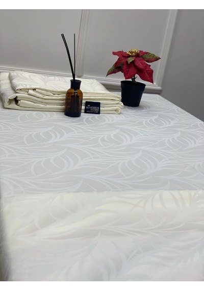 Nivemeshome 140x280 Krem Yaprak Desenli Leke Tutmaz Masa Örtüsü Çok Renkli