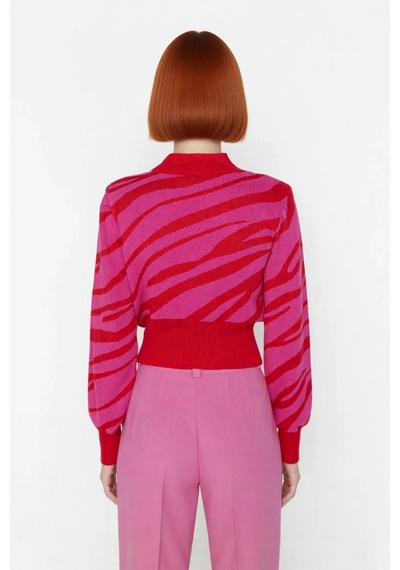 Ersefa Kadınlara Özel Pembe Zebra Desenli Dik Yaka Uzun Kollu Crop Triko Nar Çiçeği Ersefa Kadınlara Özel Pembe Zebra Desenli Dik Yaka Uzun Kollu Crop Triko Nar Çiçeği