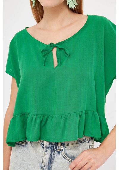 Armonika Kadın Yeşil Yarasa Kol Yakası Bağlamalı Eteği Fırfırlı Oversize Crop Bluz Arm-24y001088 Armonika Kadın Yeşil Yarasa Kol Yakası Bağlamalı Eteği Fırfırlı Oversize Crop Bluz Arm-24y001088