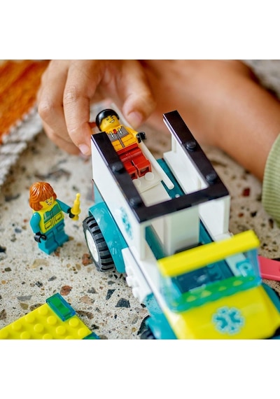 LEGO® City Acil Ambulansı ve Snowboardcu 60403 4+ Yaratıcı Oyuncak Yapım Seti - 79 Parça