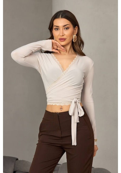 Kadın Dantel Detaylı Kruvaze Bağlamalı Crop Bluz Bej