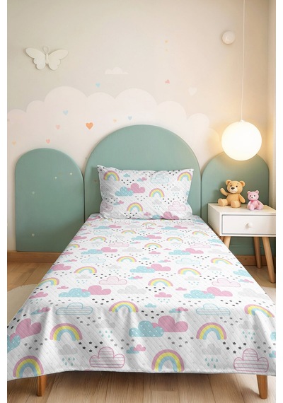 Evimde Bambaşka Gökkuşağı Bulut Desenli Kız Çocuk Dekoratif Pike Takımı - Pembe Bebek Odası Yatak Örtüsü-160x220 CM Evimde Bambaşka Gökkuşağı Bulut Desenli Kız Çocuk Dekoratif Pike Takımı - Pembe Bebek Odası Yatak Örtüsü-160x220 CM
