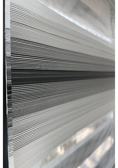 Zebra Stor Perde 4000 Geniş Pliseli Siyah Gri Beyaz Geçişli Ev Ofis Mutfak Çocuk Odası Salon Perdesi Siyah Beyaz Gri Zebra Stor Perde 4000 Geniş Pliseli Siyah Gri Beyaz Geçişli Ev Ofis Mutfak Çocuk Odası Salon Perdesi Siyah Beyaz Gri