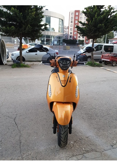 Motocam Yuki Gelato 125 Ön Cam 2023-2026 Model 43cm Füme Renkli 4mm Aparatsız