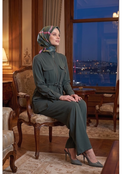 Armine Trend Fermuarlı Dik Yaka Bel Büzgülü Pantolonlu İkili Tesettür Takım Zümrüt 26yt6180 Armine Trend Fermuarlı Dik Yaka Bel Büzgülü Pantolonlu İkili Tesettür Takım Zümrüt 26yt6180