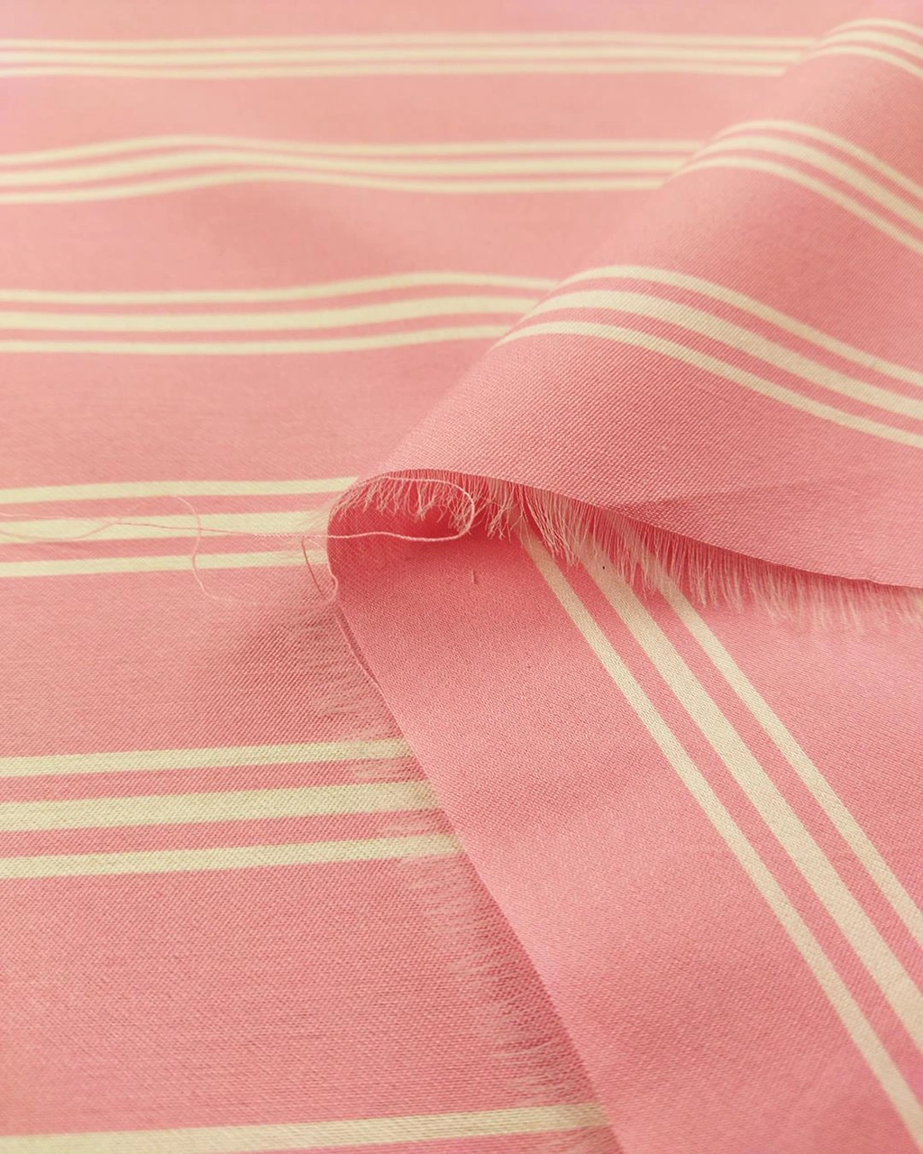 Poplin Benzeri Dokuma Pembe Üzeri Beyaz Çizgili En: 150 Cm-1354 Renkli
