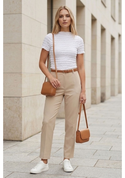 Kadın Beyaz Büzgülü Dokulu Bluz Slim Fit Kısa Kol Yüksek Yaka Esnek Modern Şık Üst Bluz
