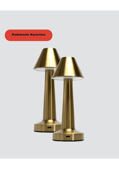 Lvsqvr Üçgen Masa Lambası Metal