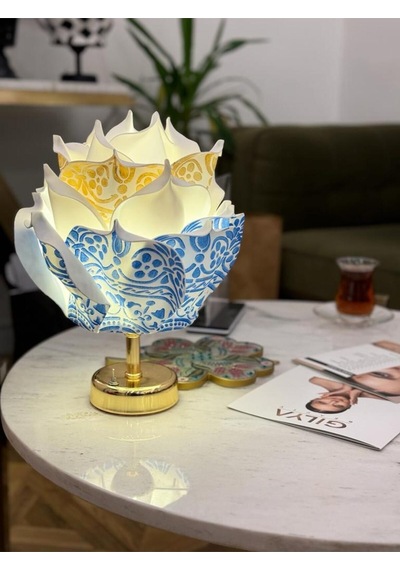 Dekor Eva Gül Kablosuz Masa Lambası Üst Mavili Gold Desen-alt Parlak Gold Detay 9v Pil 75-90 Saat