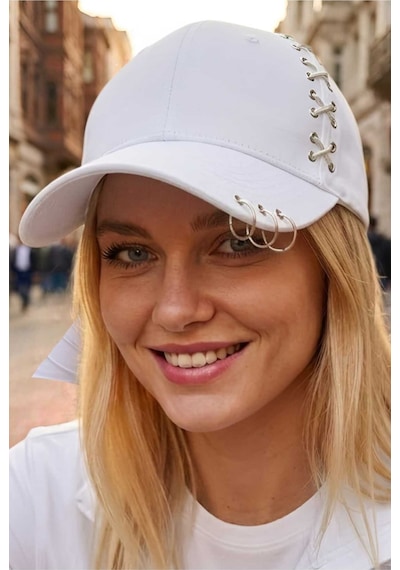 Tezzgelsin Kadın Piercing Halkalı Çapraz Metal Detaylı Özel Tasarım Baseball Cap Streetwear Şapka Beyaz