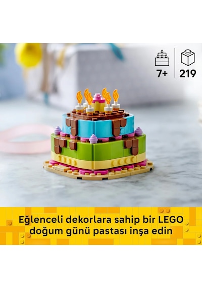 LEGO® Doğum Günü Pastası 40815 – 7 Yaş ve Üzeri Çocuklar için Mum İçeren Dekoratif Oyuncak Yapım Seti (219 Parça)
