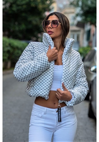 Veraura Lifestyle Beyaz Dik Yaka Desenli Kısa Şişme Mont