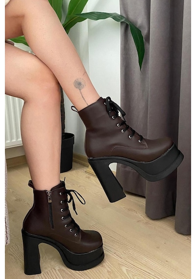 Preshley Kadın Simya Kahverengi Bağcıklı Detaylı 12 Cm Platform Topuklu Fermuarlı Bot Kahverengi Preshley Kadın Simya Kahverengi Bağcıklı Detaylı 12 Cm Platform Topuklu Fermuarlı Bot Kahverengi