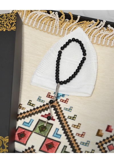 Erkekler İçin Seccade Takke Tesbih Hediyelik Seti Kilim Desenli Kadife Astarlı Seccade, 33 Lü Erkek Tesbihi, Takke Ve Özel Kutu Beyaz Erkekler İçin Seccade Takke Tesbih Hediyelik Seti Kilim Desenli Kadife Astarlı Seccade, 33 Lü Erkek Tesbihi, Takke Ve Özel Kutu Beyaz