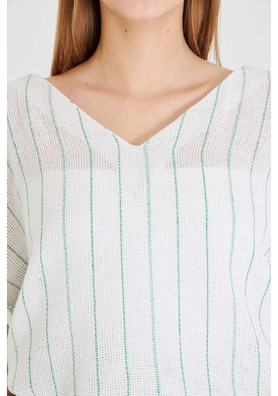 Armonika Kadın Yeşil V Yaka Yanları Yırtmaçlı Arkası Uzun Duble Kol Detaylı Oversize Bluz Arm-25y001056 Armonika Kadın Yeşil V Yaka Yanları Yırtmaçlı Arkası Uzun Duble Kol Detaylı Oversize Bluz Arm-25y001056