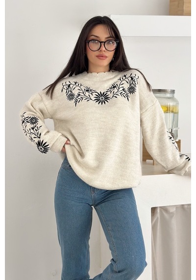 Femelle Bej Nakış İşlemeli Oversize Triko Kazak Standart Beden
