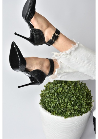 Fox Shoes Siyah Yılan Baskı Kadın Topuklu Ayakkabı K654073307