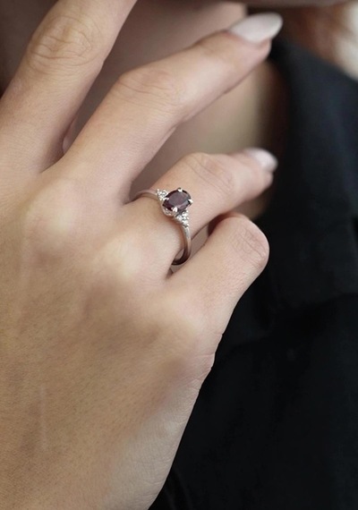 Garnet Oval Tektaş Yüzük