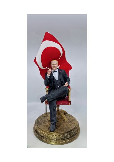 Türk Bayraklı Atatürk Figür 21 Cm Özel Tasarım