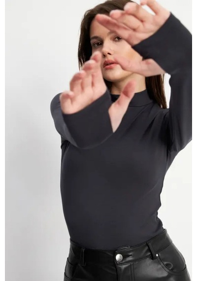 Hiccup Bıpantolon Kadın 4'lü Cut Out Detaylı Yarım Balıkçı Yaka Body Siyah 06