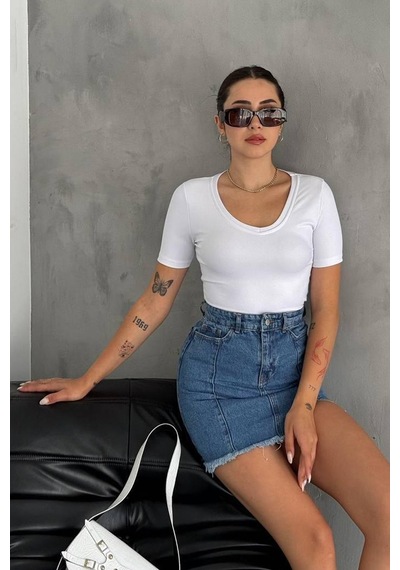 Noa & Noa Kadın Geniş Yaka Fit Crop Body Sade & Güçlü Stil Beyaz