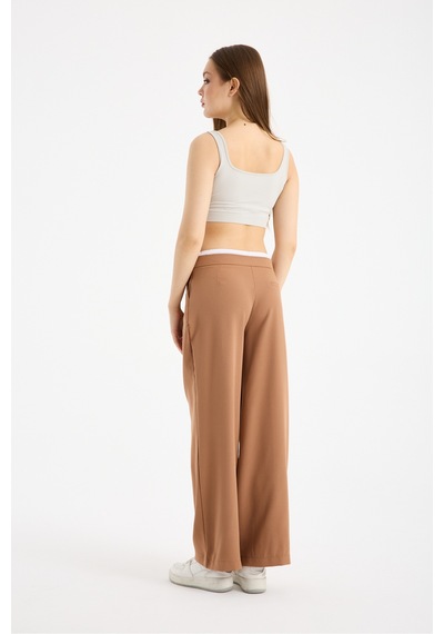 Gugus Kadın Wide Leg Kumaş Bol Paça Pantolon Beli Bağcıklı Beyaz Garni Detaylı Fermuar Kapamalı Bej Gugus Kadın Wide Leg Kumaş Bol Paça Pantolon Beli Bağcıklı Beyaz Garni Detaylı Fermuar Kapamalı Bej