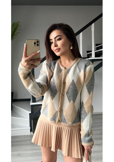 Bej - Gri Melanj - Krem Gold Düğme Detaylı Baklava Desen Hırka Bej - Gri Melanj - Krem Bej - Gri Melanj - Krem Gold Düğme Detaylı Baklava Desen Hırka Bej - Gri Melanj - Krem