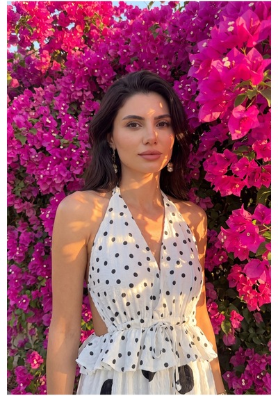 Fashion Cocktail Pretty Woman Sırt Bağlamalı Dokulu Kumaş Nostaljik Retro Vintage Puanlı Puantiyeli Dalgalı Astarlı Sırt Dekolteli Şifon Uzun Elbise Beyaz Fashion Cocktail Pretty Woman Sırt Bağlamalı Dokulu Kumaş Nostaljik Retro Vintage Puanlı Puantiyeli Dalgalı Astarlı Sırt Dekolteli Şifon Uzun Elbise Beyaz