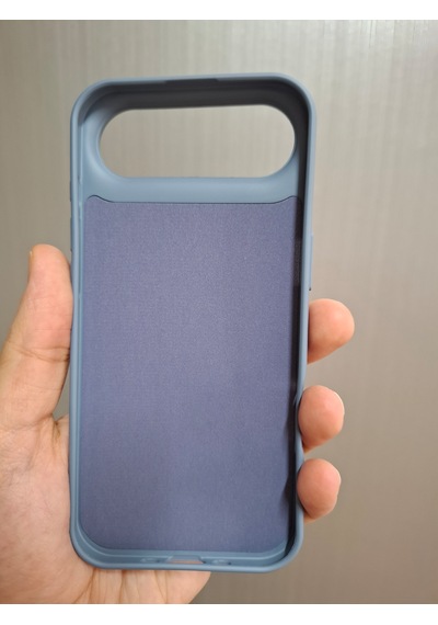 Apple Uyumlu iPhone 17 Air Logolu İçi Kadife Silikon Lansman Kılıf Füme